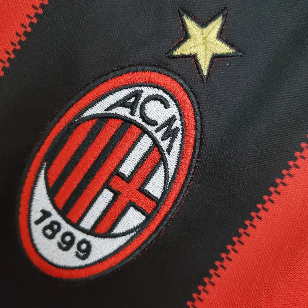 Camisa Retrô AC Milan 2010/11 Home Camisas de Futebol